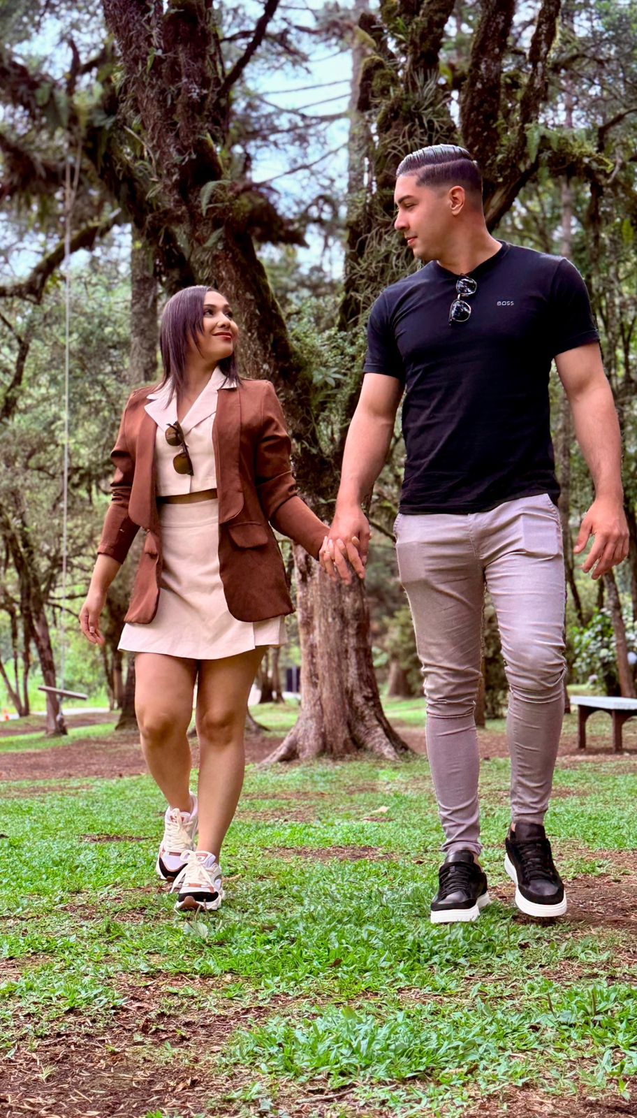 Book do casal em paisagem serrana de Monte Verde