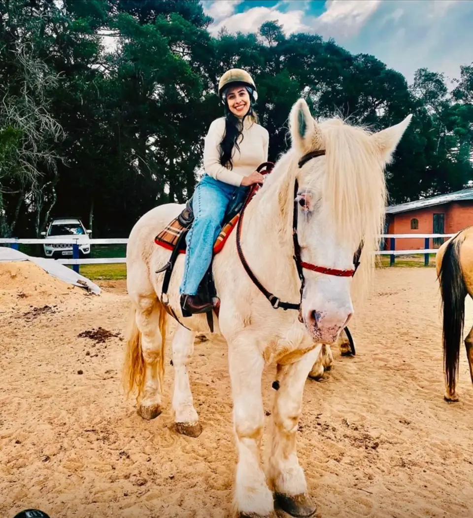 Cavalgada na floresta de Monte Verde com guia especializado